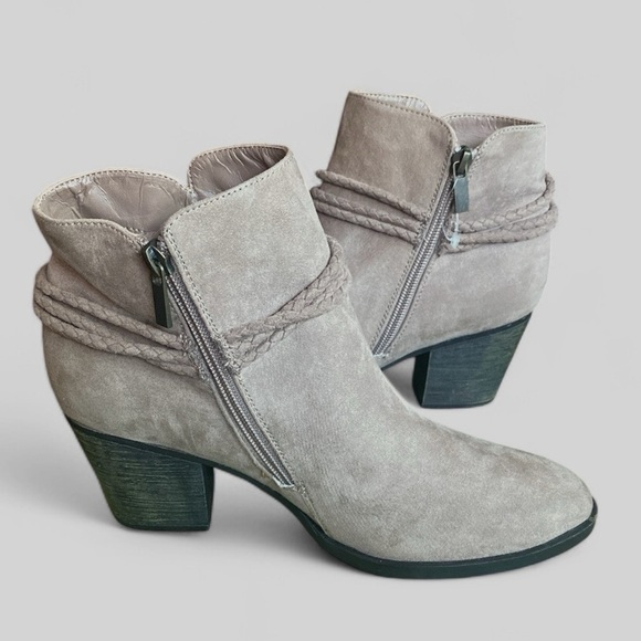 BAMBOO Tassel Suede Ankle Boots 3” Heel Tan Women’s Size 10 Side Zip New Withou… - Picture 2 of 8